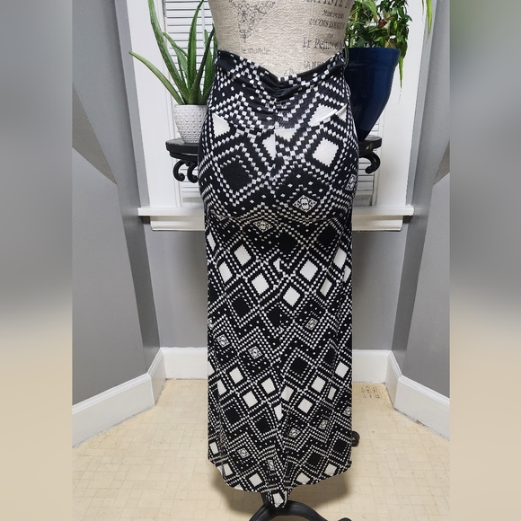 Long Maxi Skirt - Size  Medium - Picture 2 of 3